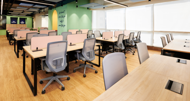 Desking based workstation with O legs