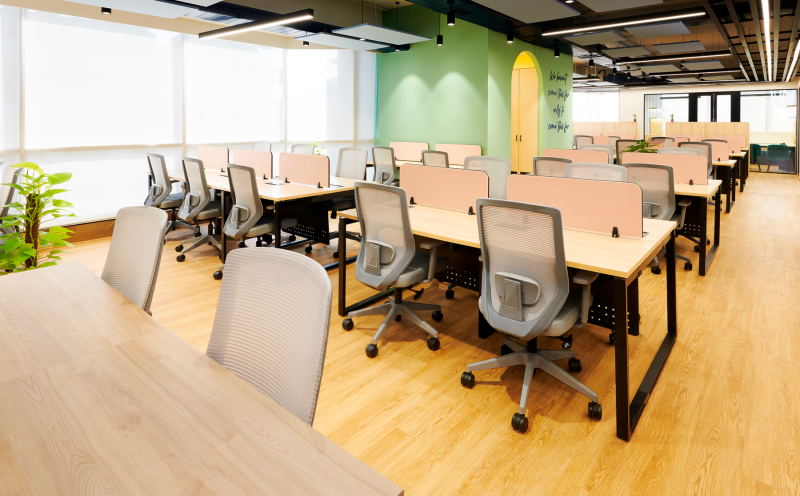 Desking based workstation with O legs