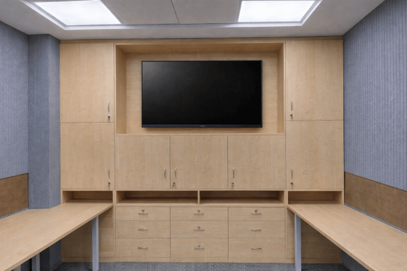 Storages and linear workstation