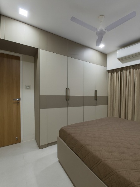 Swing wardrobe with dressing unit